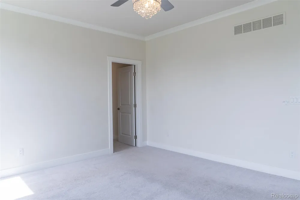 5545 Helmsdale Boulevard West Bloomfield Charter Township, MI 48322