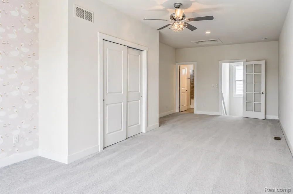 5545 Helmsdale Boulevard West Bloomfield Charter Township, MI 48322