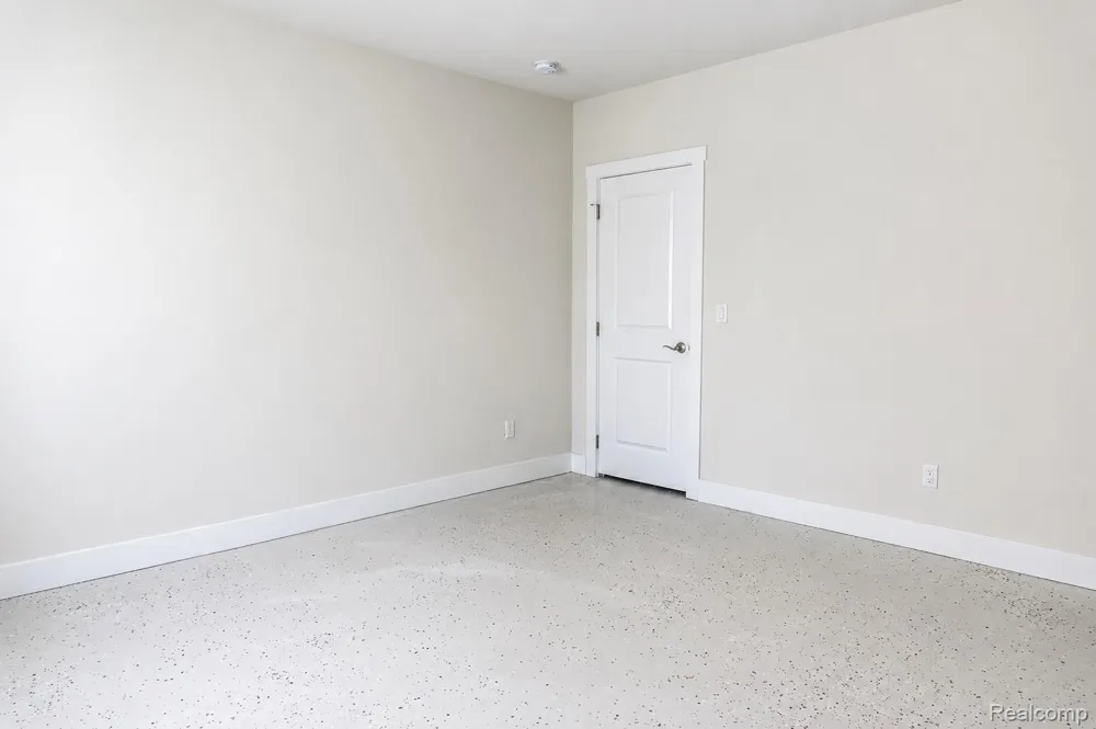 5545 Helmsdale Boulevard West Bloomfield Charter Township, MI 48322