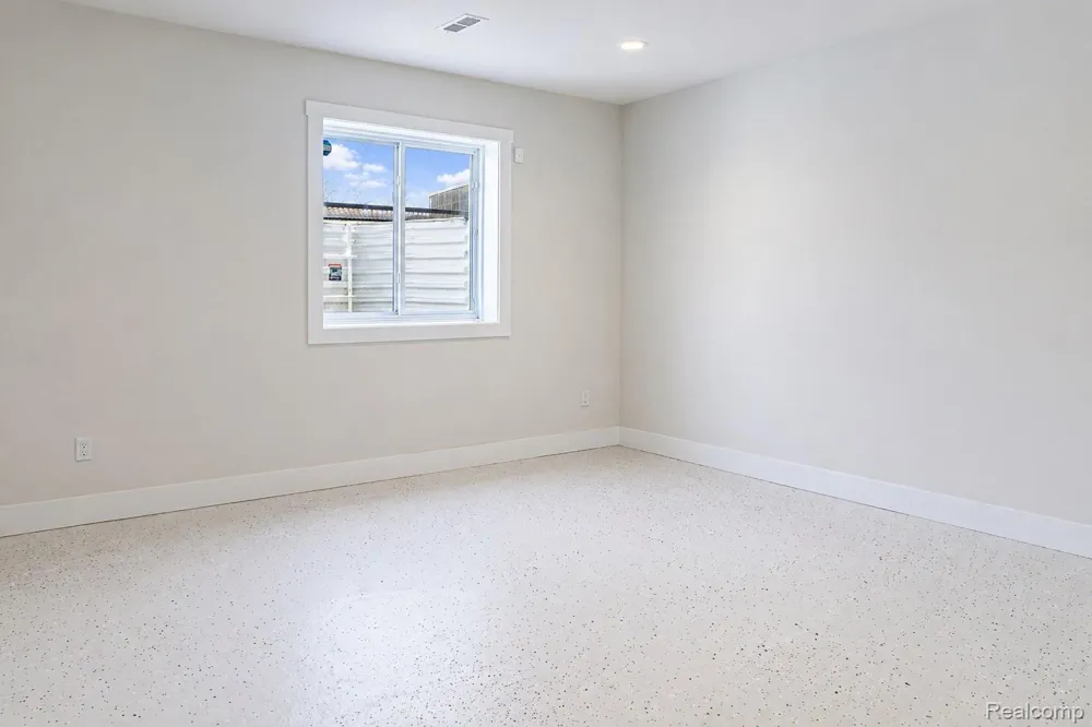 5545 Helmsdale Boulevard West Bloomfield Charter Township, MI 48322