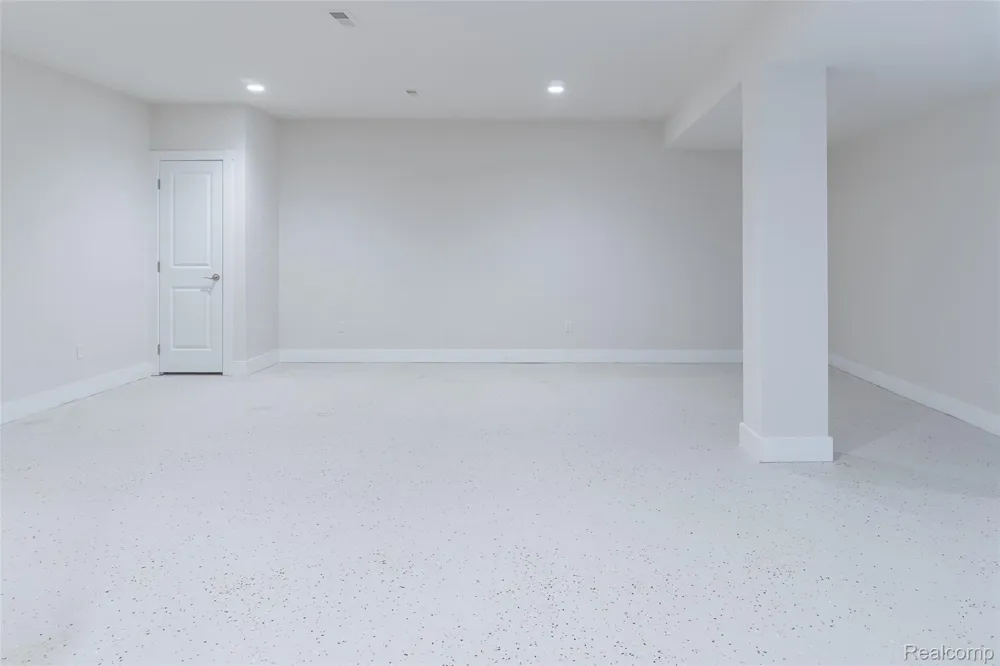 5545 Helmsdale Boulevard West Bloomfield Charter Township, MI 48322