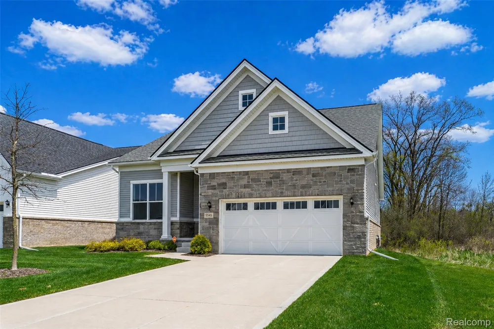 5545 Helmsdale Boulevard West Bloomfield Charter Township, MI 48322