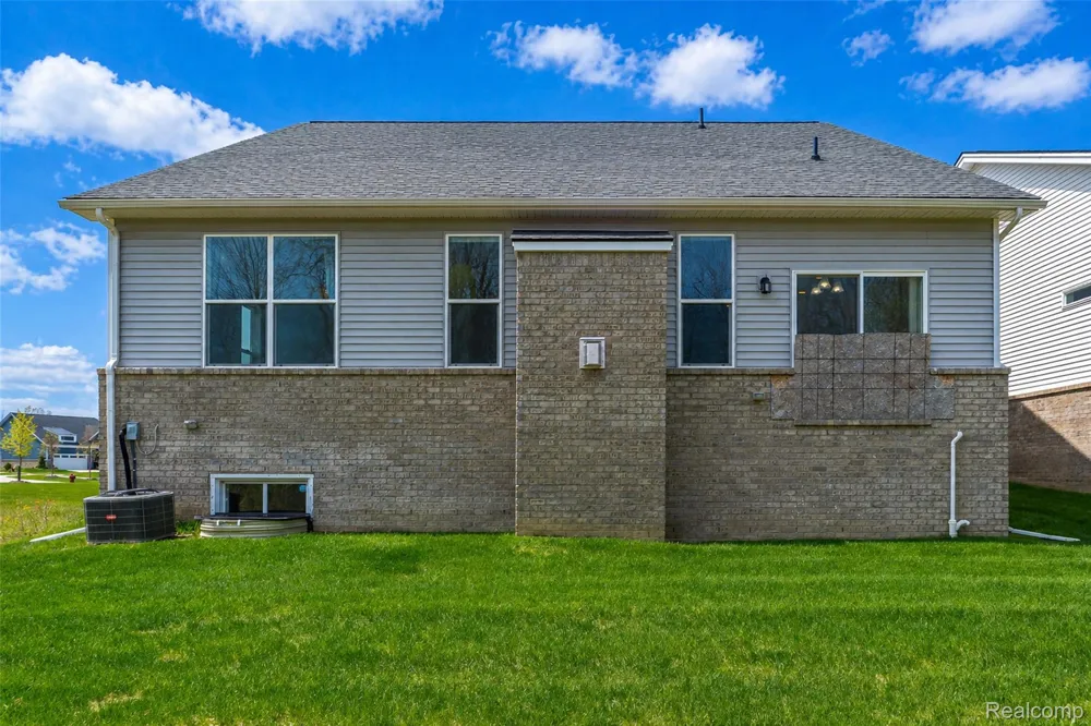 5545 Helmsdale Boulevard West Bloomfield Charter Township, MI 48322