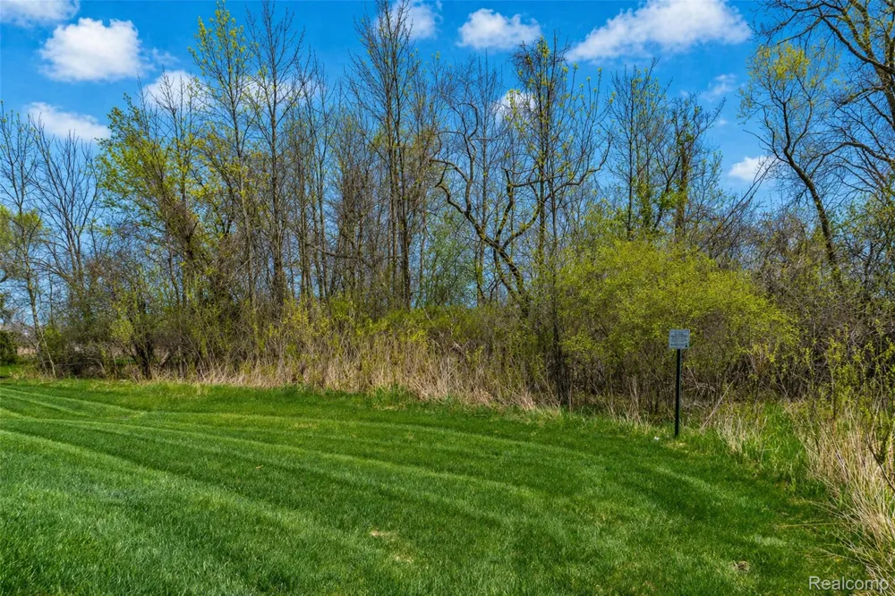 5545 Helmsdale Boulevard West Bloomfield Charter Township, MI 48322
