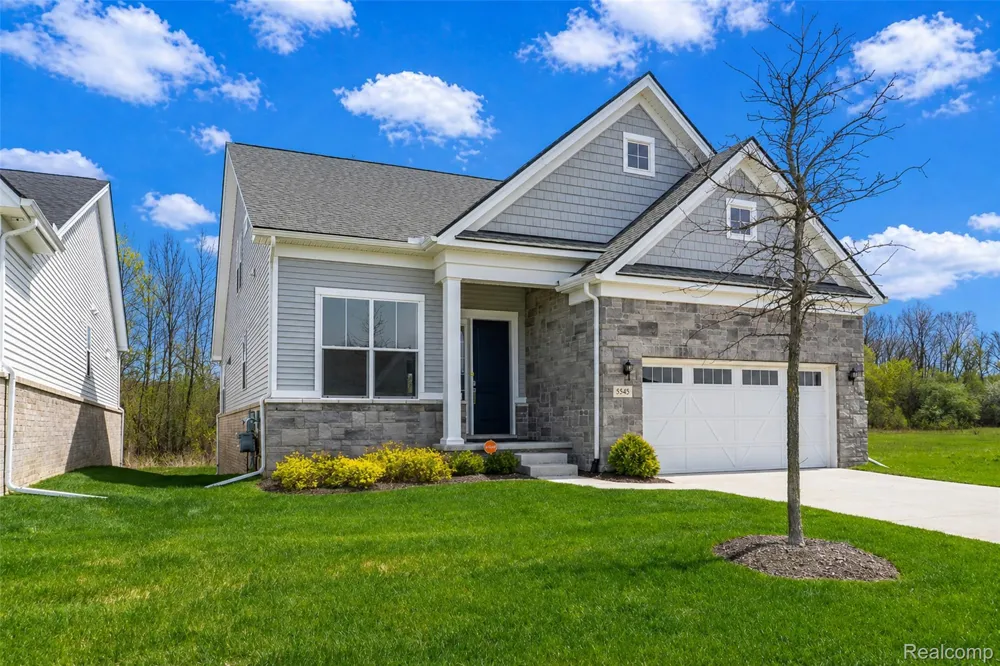 5545 Helmsdale Boulevard West Bloomfield Charter Township, MI 48322