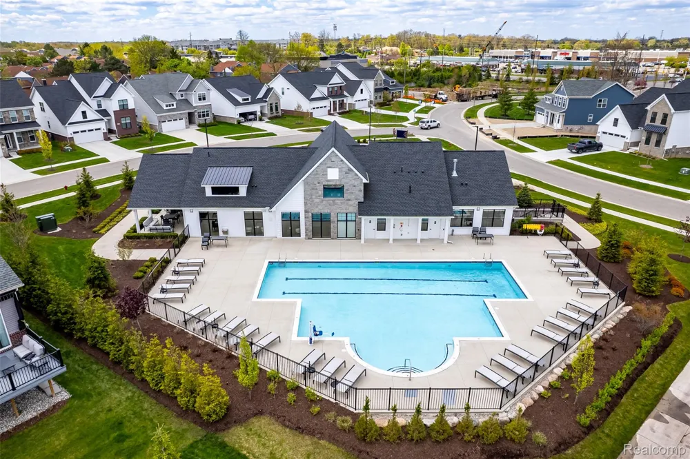 5545 Helmsdale Boulevard West Bloomfield Charter Township, MI 48322