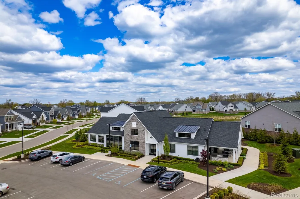 5545 Helmsdale Boulevard West Bloomfield Charter Township, MI 48322