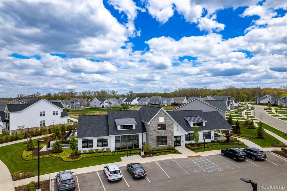 5545 Helmsdale Boulevard West Bloomfield Charter Township, MI 48322