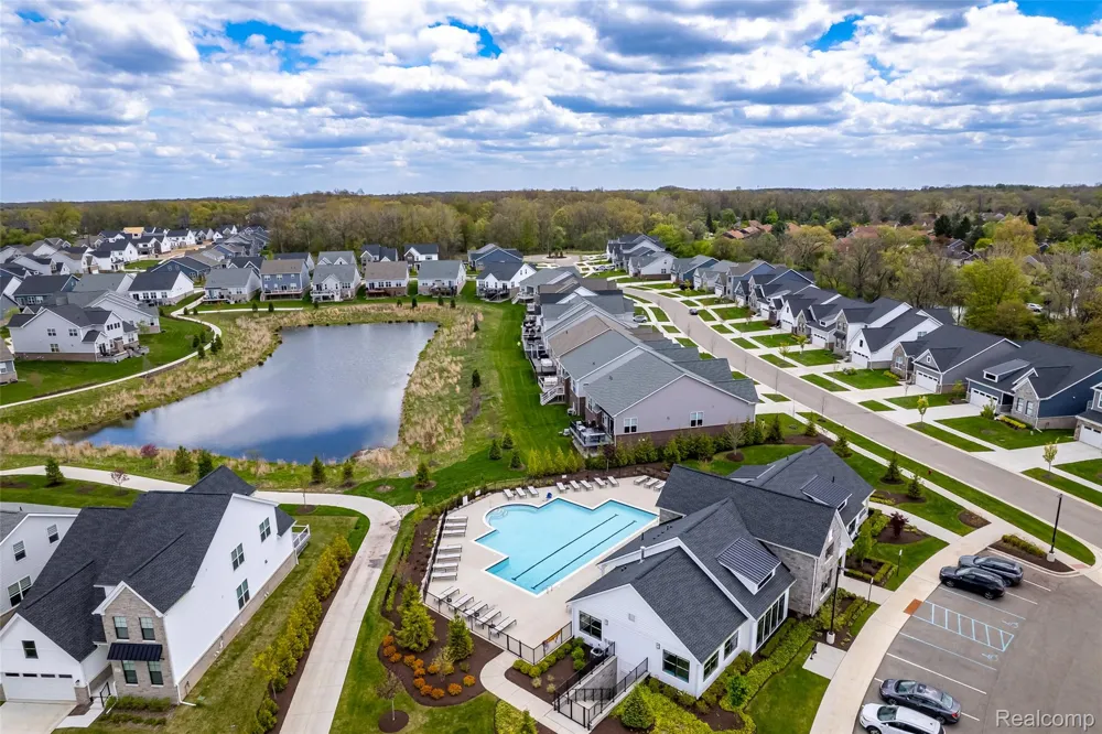 5545 Helmsdale Boulevard West Bloomfield Charter Township, MI 48322