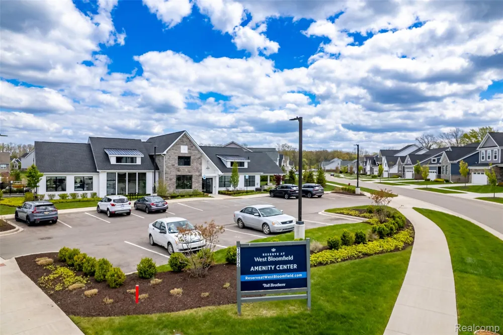 5545 Helmsdale Boulevard West Bloomfield Charter Township, MI 48322