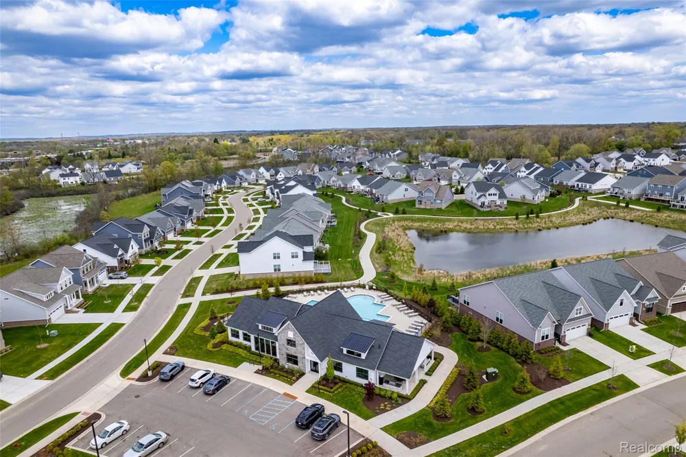 5545 Helmsdale Boulevard West Bloomfield Charter Township, MI 48322