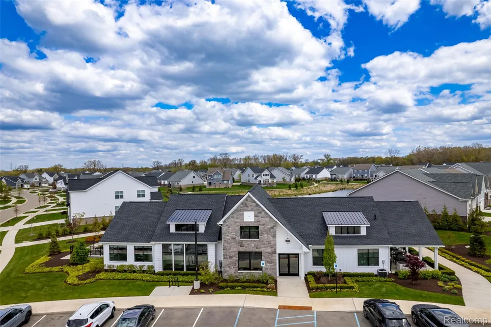 5545 Helmsdale Boulevard West Bloomfield Charter Township, MI 48322
