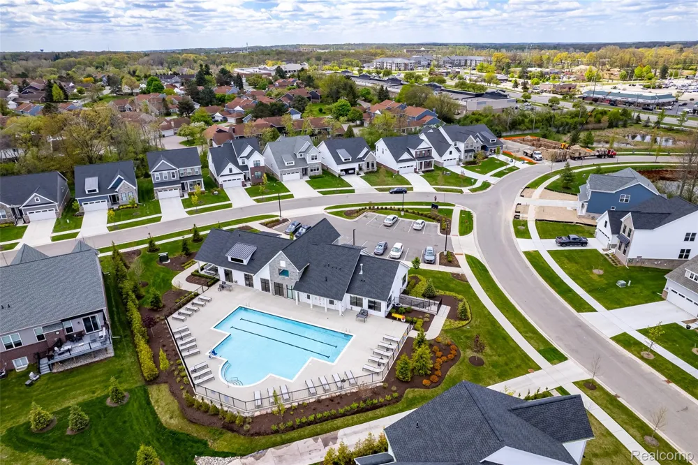 5545 Helmsdale Boulevard West Bloomfield Charter Township, MI 48322