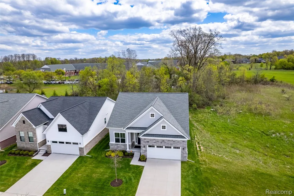 5545 Helmsdale Boulevard West Bloomfield Charter Township, MI 48322