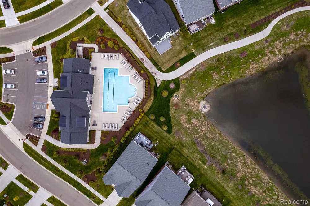 5545 Helmsdale Boulevard West Bloomfield Charter Township, MI 48322