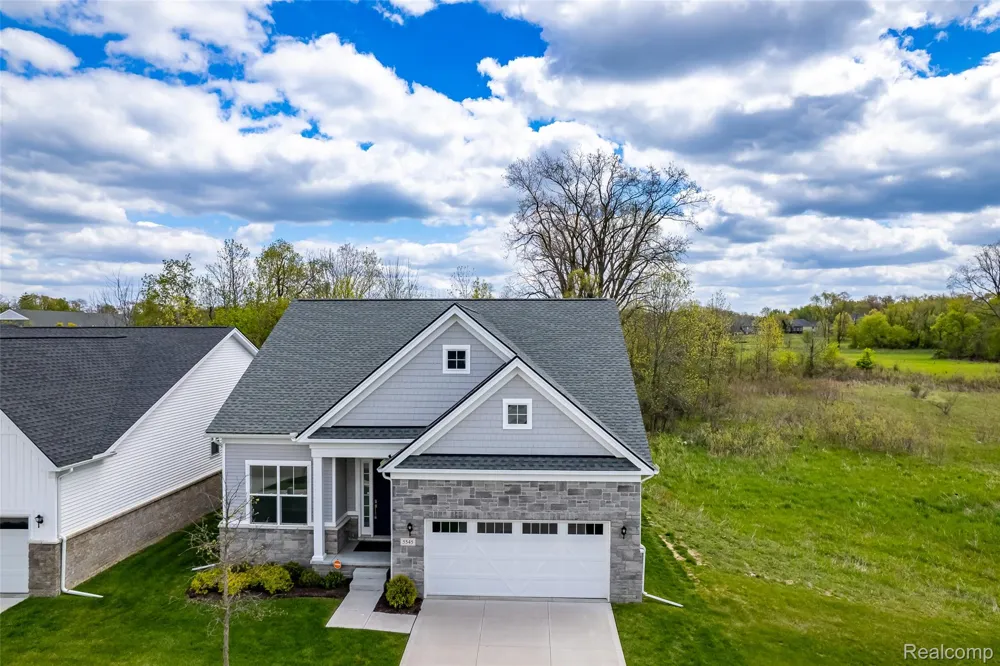 5545 Helmsdale Boulevard West Bloomfield Charter Township, MI 48322