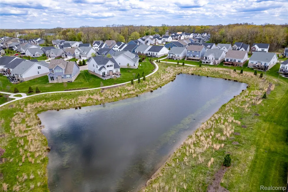 5545 Helmsdale Boulevard West Bloomfield Charter Township, MI 48322