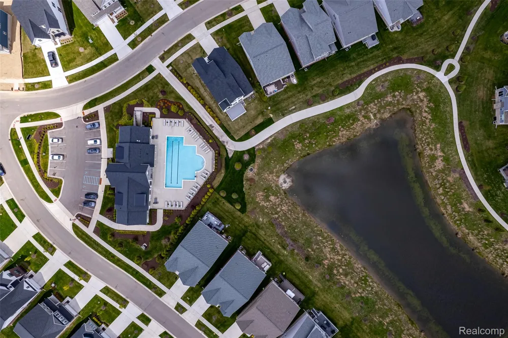 5545 Helmsdale Boulevard West Bloomfield Charter Township, MI 48322
