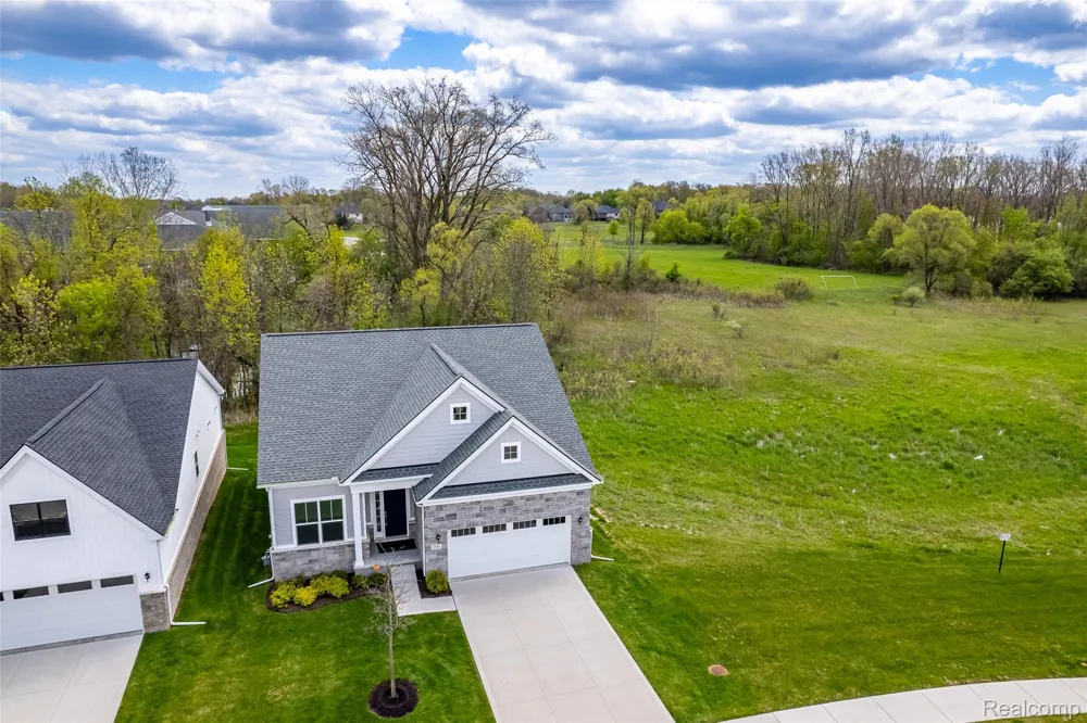 5545 Helmsdale Boulevard West Bloomfield Charter Township, MI 48322