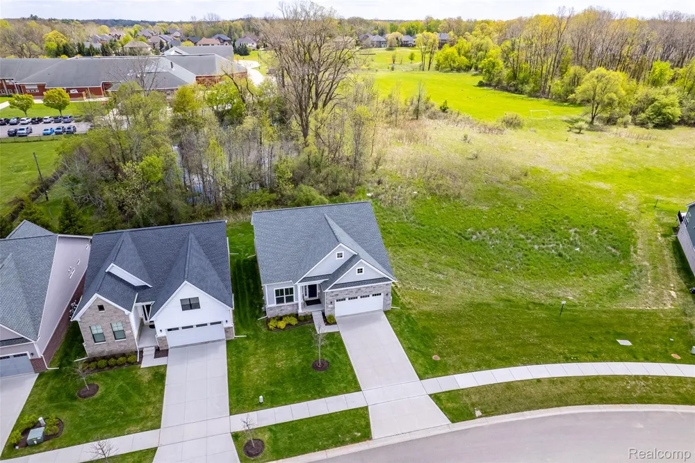 5545 Helmsdale Boulevard West Bloomfield Charter Township, MI 48322