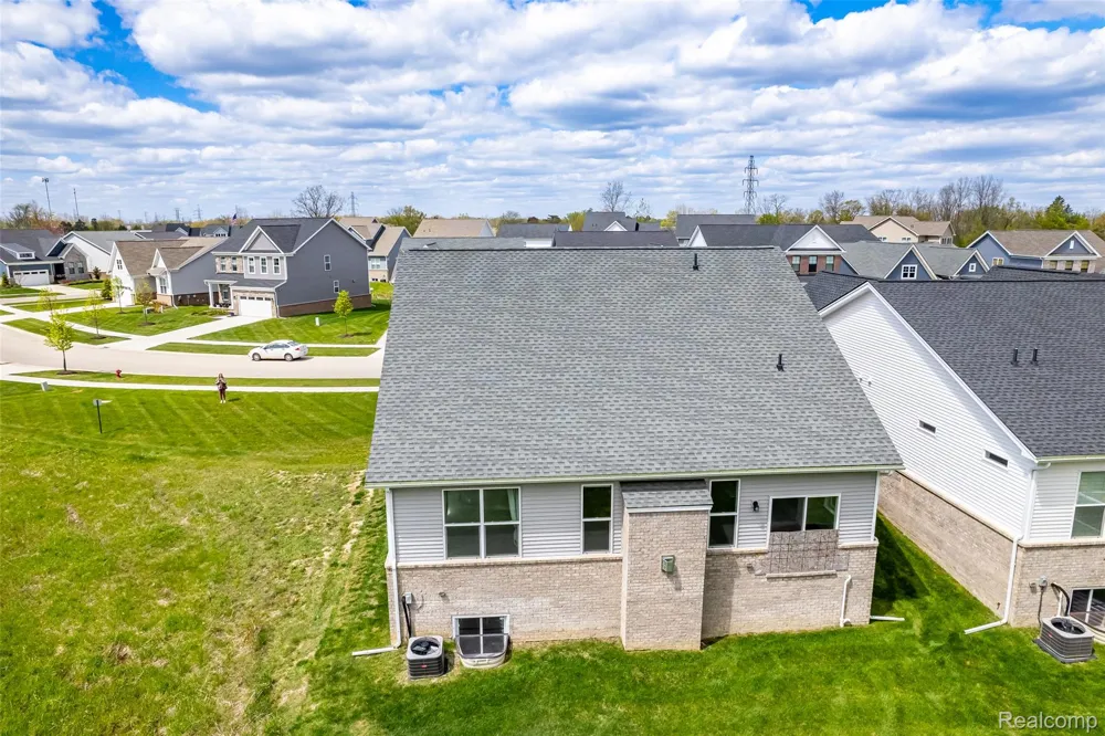 5545 Helmsdale Boulevard West Bloomfield Charter Township, MI 48322