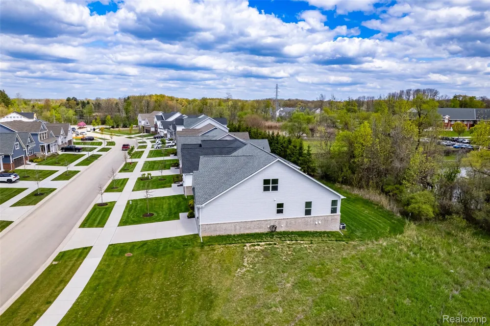 5545 Helmsdale Boulevard West Bloomfield Charter Township, MI 48322