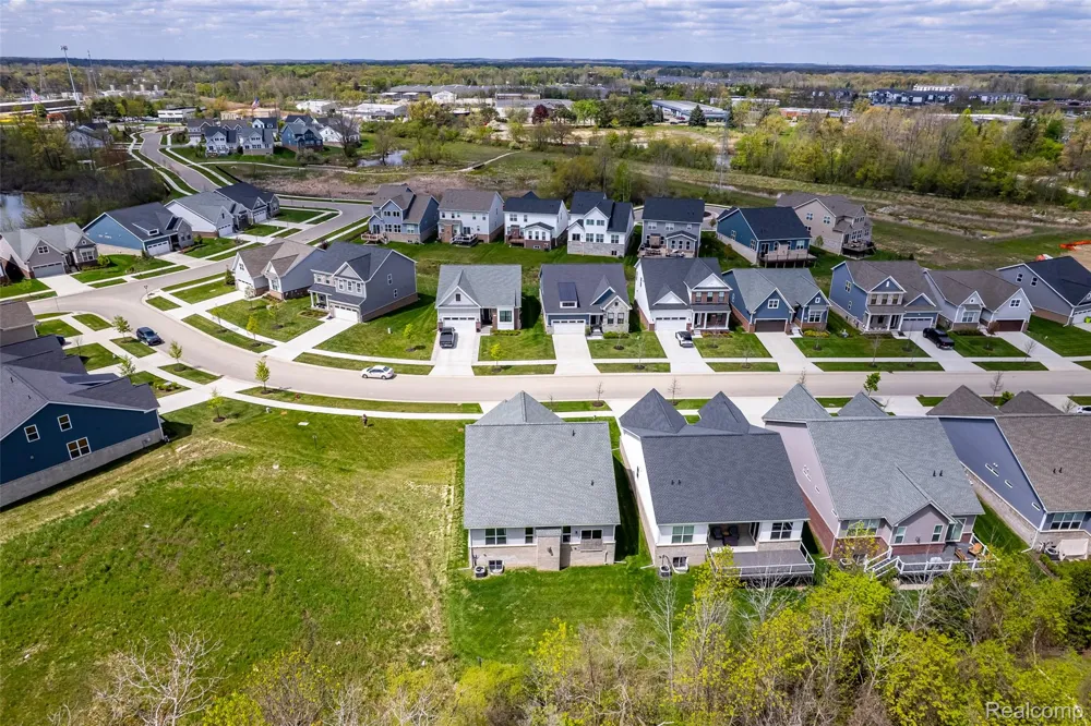 5545 Helmsdale Boulevard West Bloomfield Charter Township, MI 48322