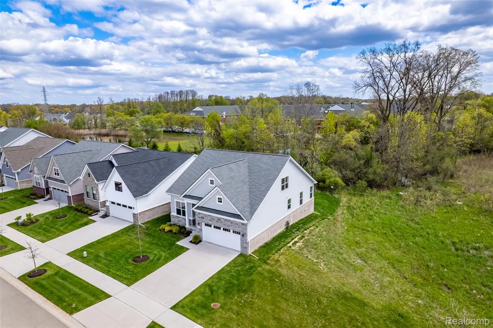 5545 Helmsdale Boulevard West Bloomfield Charter Township, MI 48322