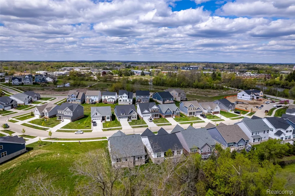 5545 Helmsdale Boulevard West Bloomfield Charter Township, MI 48322
