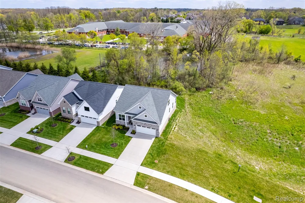 5545 Helmsdale Boulevard West Bloomfield Charter Township, MI 48322