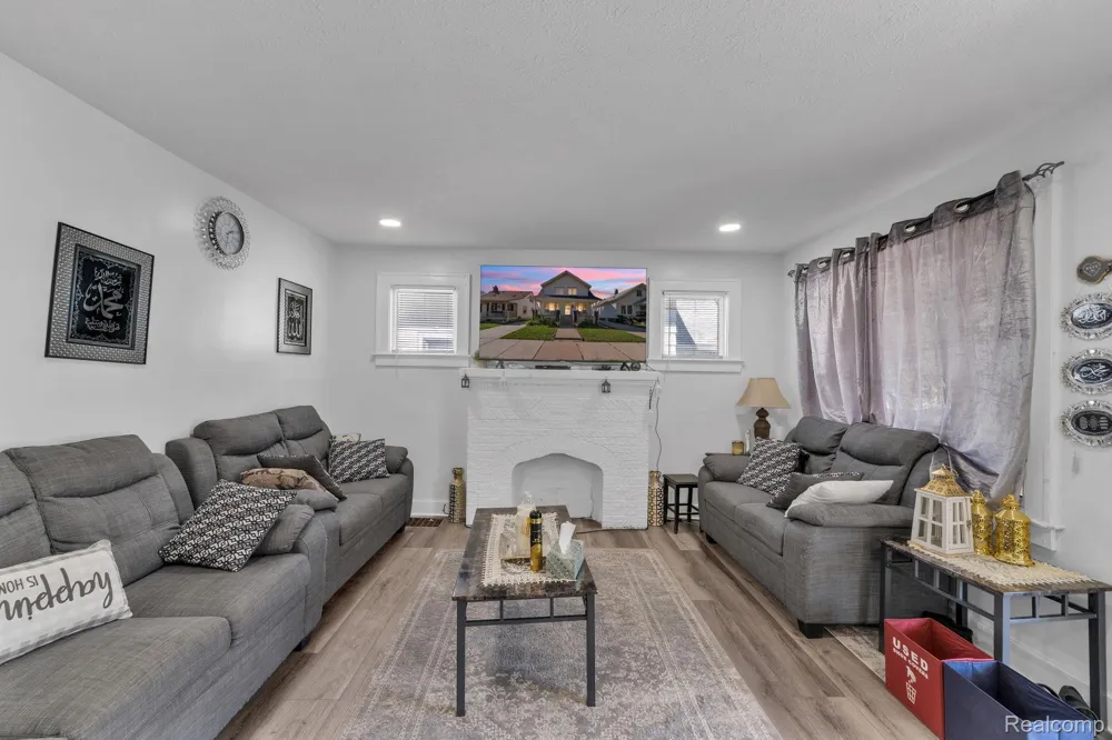 4873 Curtis Street Dearborn City, MI 48126