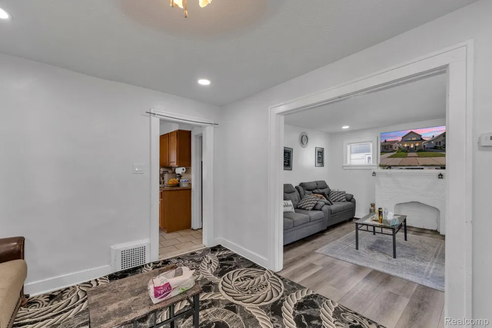 4873 Curtis Street Dearborn City, MI 48126