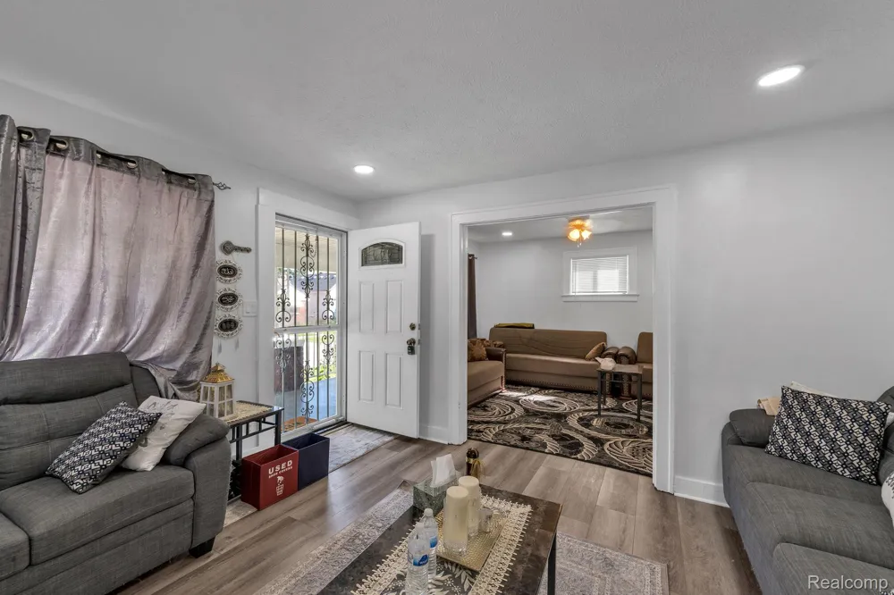 4873 Curtis Street Dearborn City, MI 48126