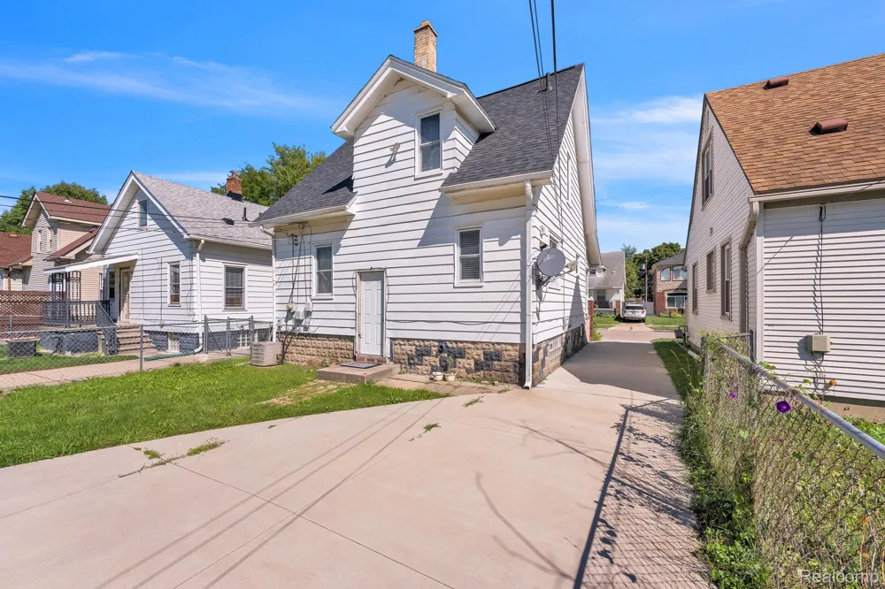 4873 Curtis Street Dearborn City, MI 48126