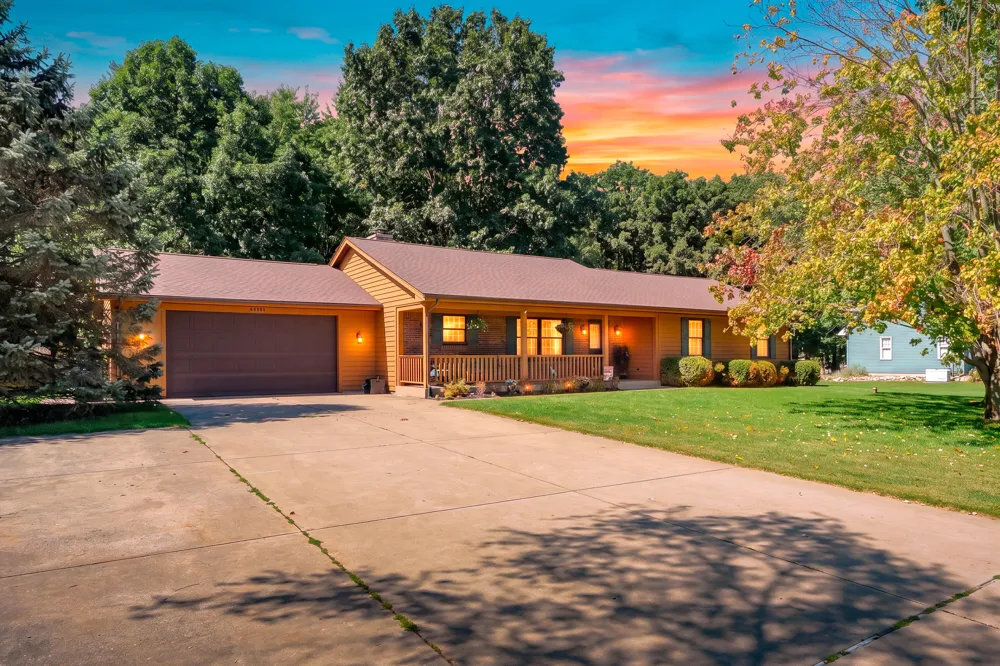 48884 Hickory Lane Antwerp Township, MI 49071