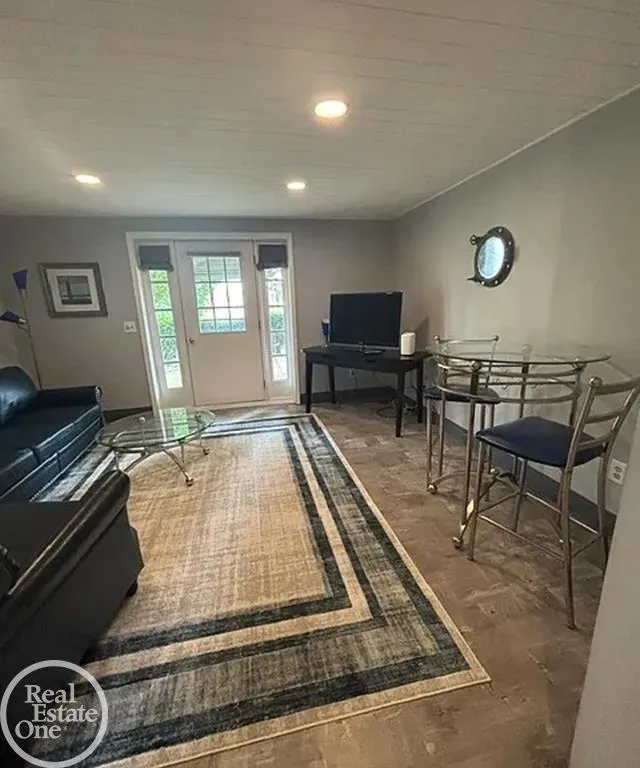 3295 Beach Road Port Huron City, MI 48060