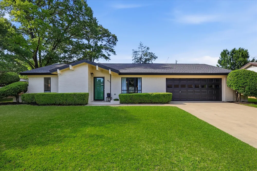 217 E Louella Drive Hurst, TX 76054