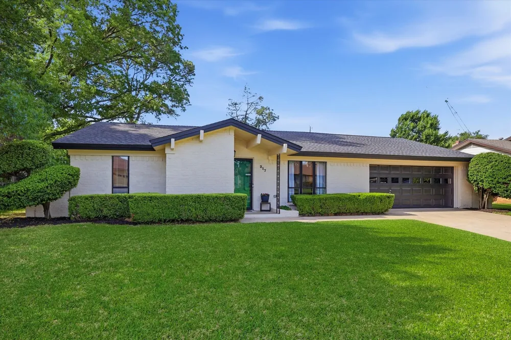 217 E Louella Drive Hurst, TX 76054