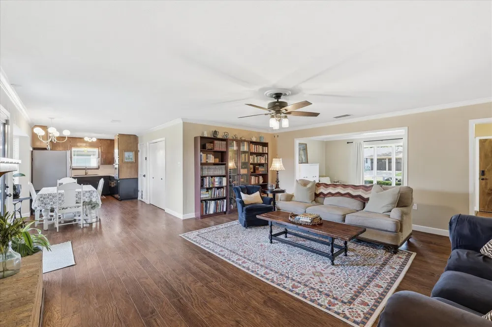 217 E Louella Drive Hurst, TX 76054