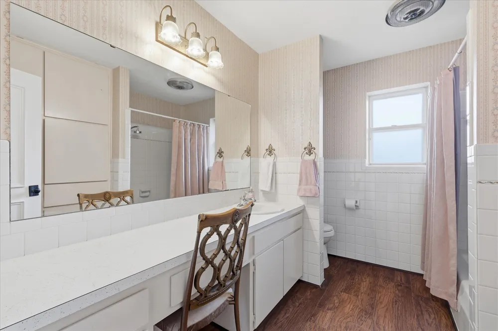 217 E Louella Drive Hurst, TX 76054
