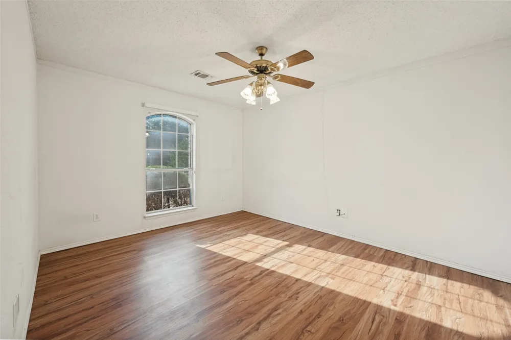 7728 Liz Lane Watauga, TX 76148