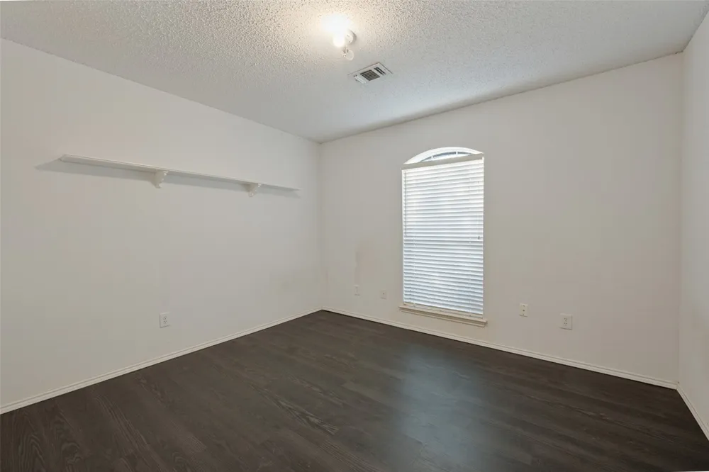 7728 Liz Lane Watauga, TX 76148