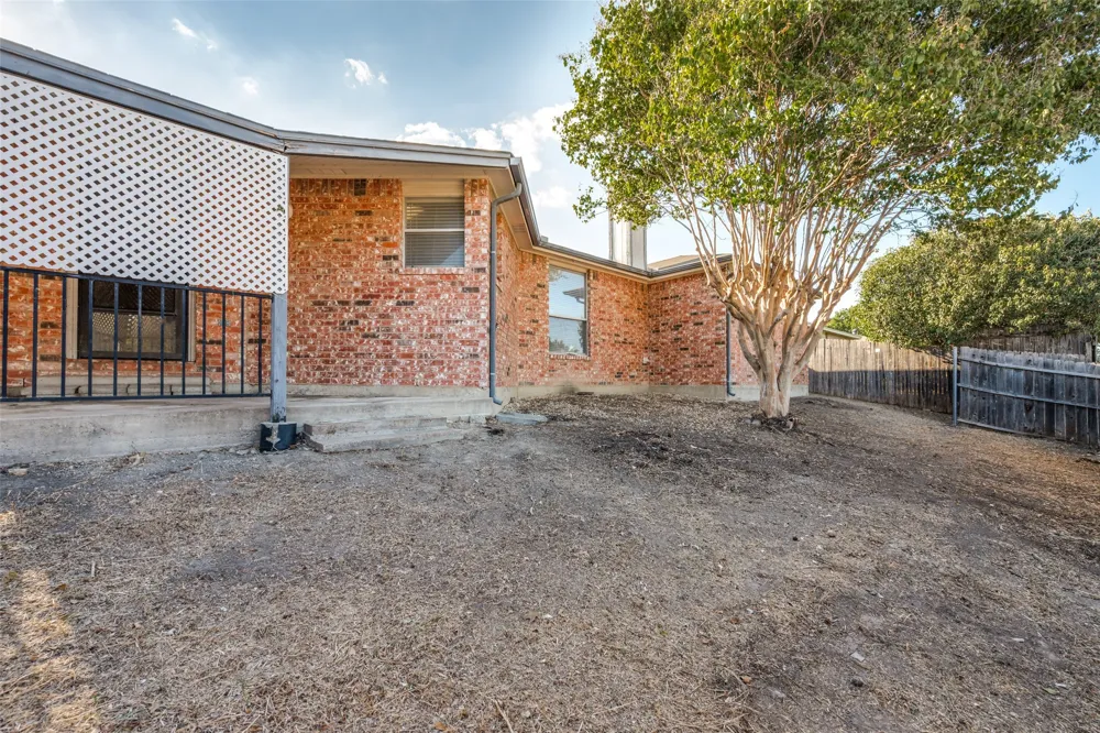 7728 Liz Lane Watauga, TX 76148
