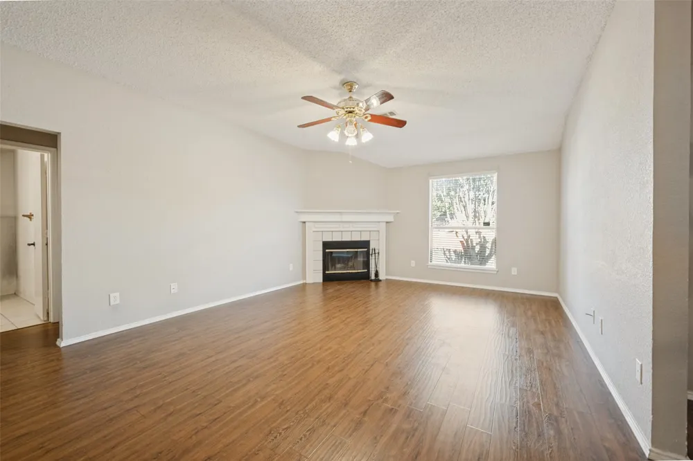 7728 Liz Lane Watauga, TX 76148