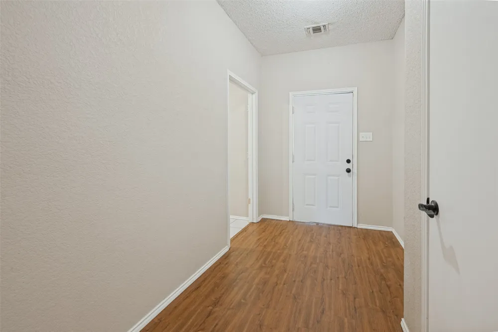 7728 Liz Lane Watauga, TX 76148