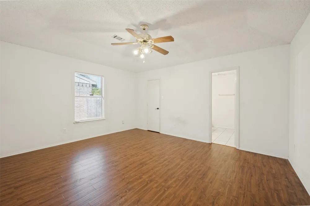 7728 Liz Lane Watauga, TX 76148