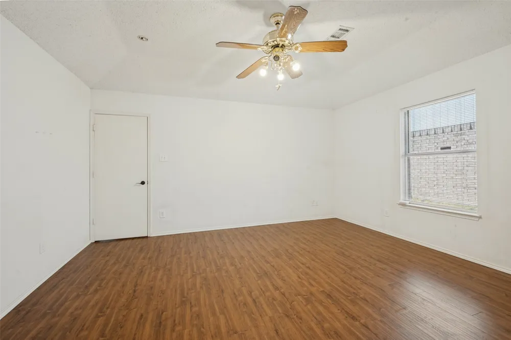 7728 Liz Lane Watauga, TX 76148
