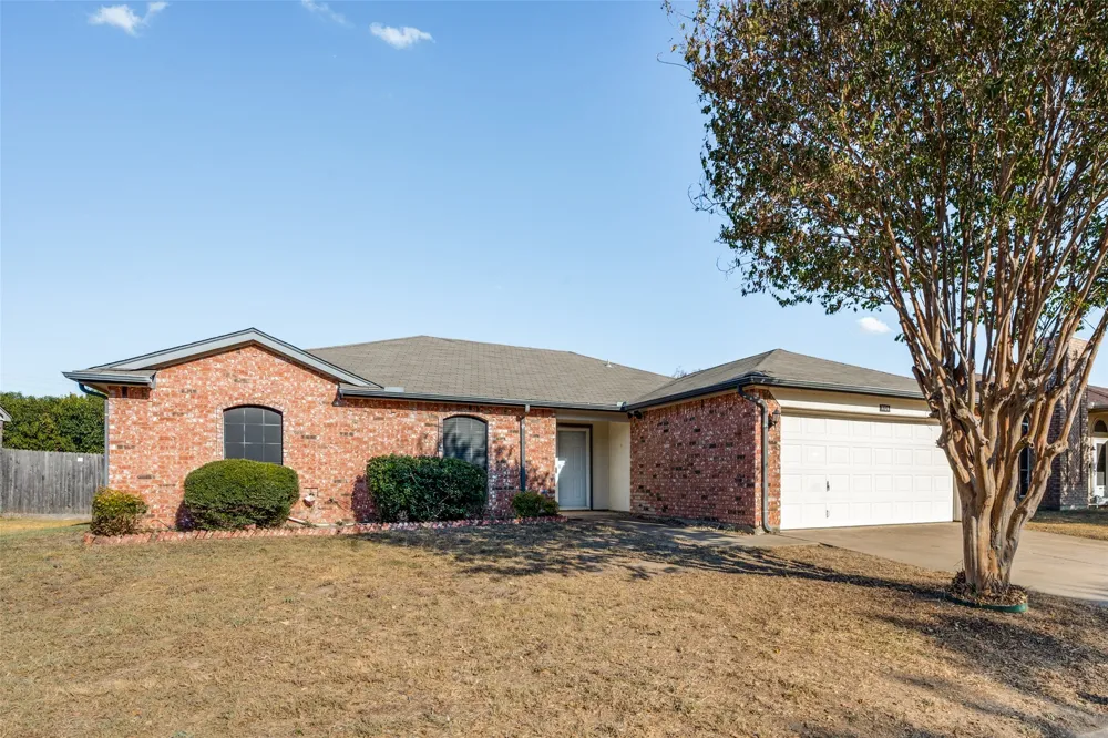 7728 Liz Lane Watauga, TX 76148