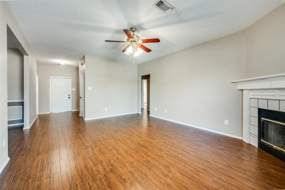 7728 Liz Lane Watauga, TX 76148
