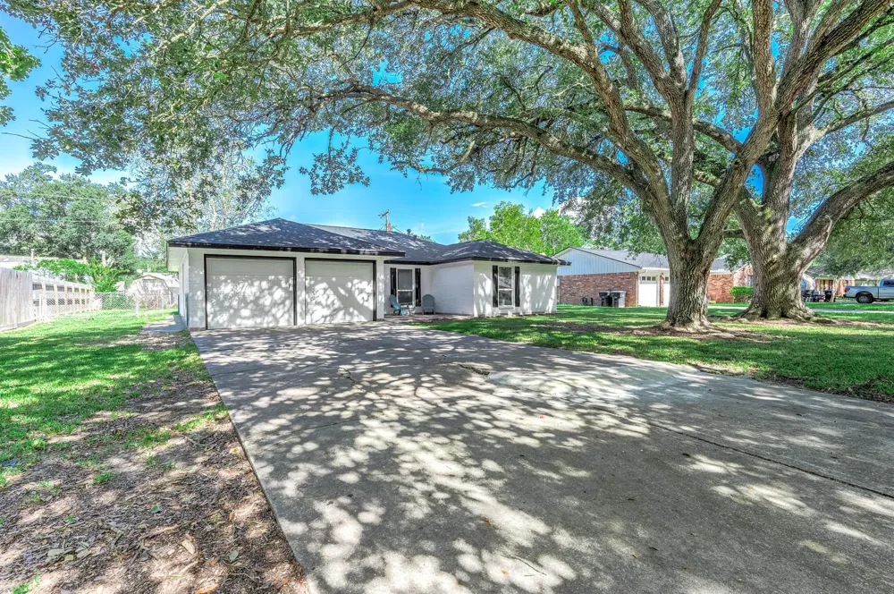 3713 Wilshire Drive Alvin, TX 77511